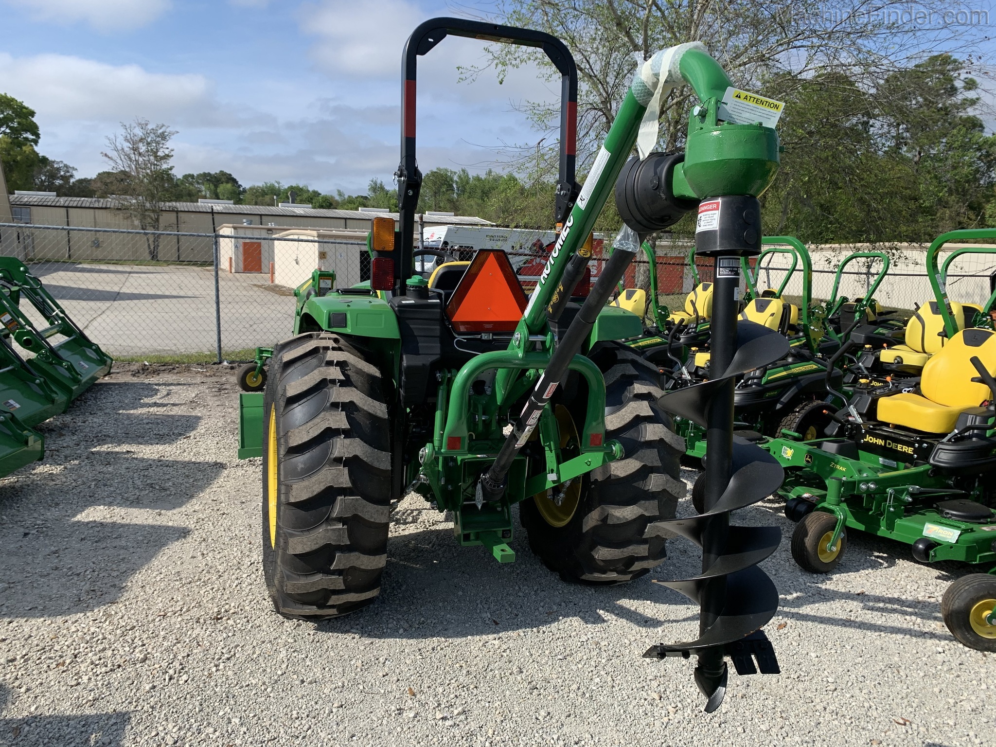 2020 John Deere 4066M Image 4