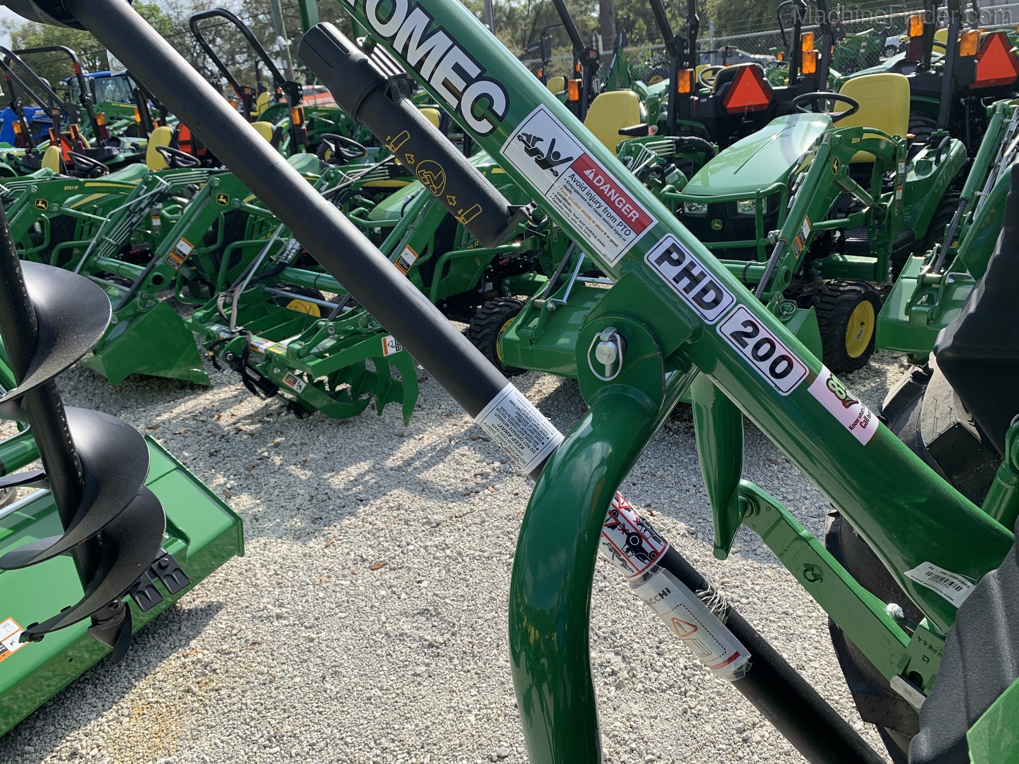 2020 John Deere 4066M Image 5