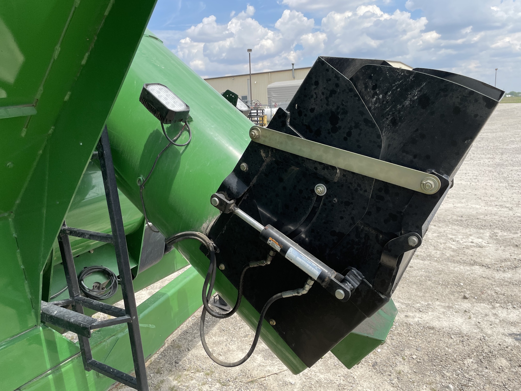 2014 Unverferth 1110 Image 12