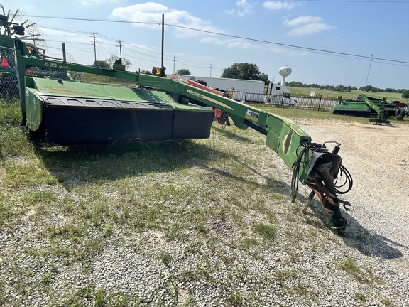 2010 John Deere 635 Image 4