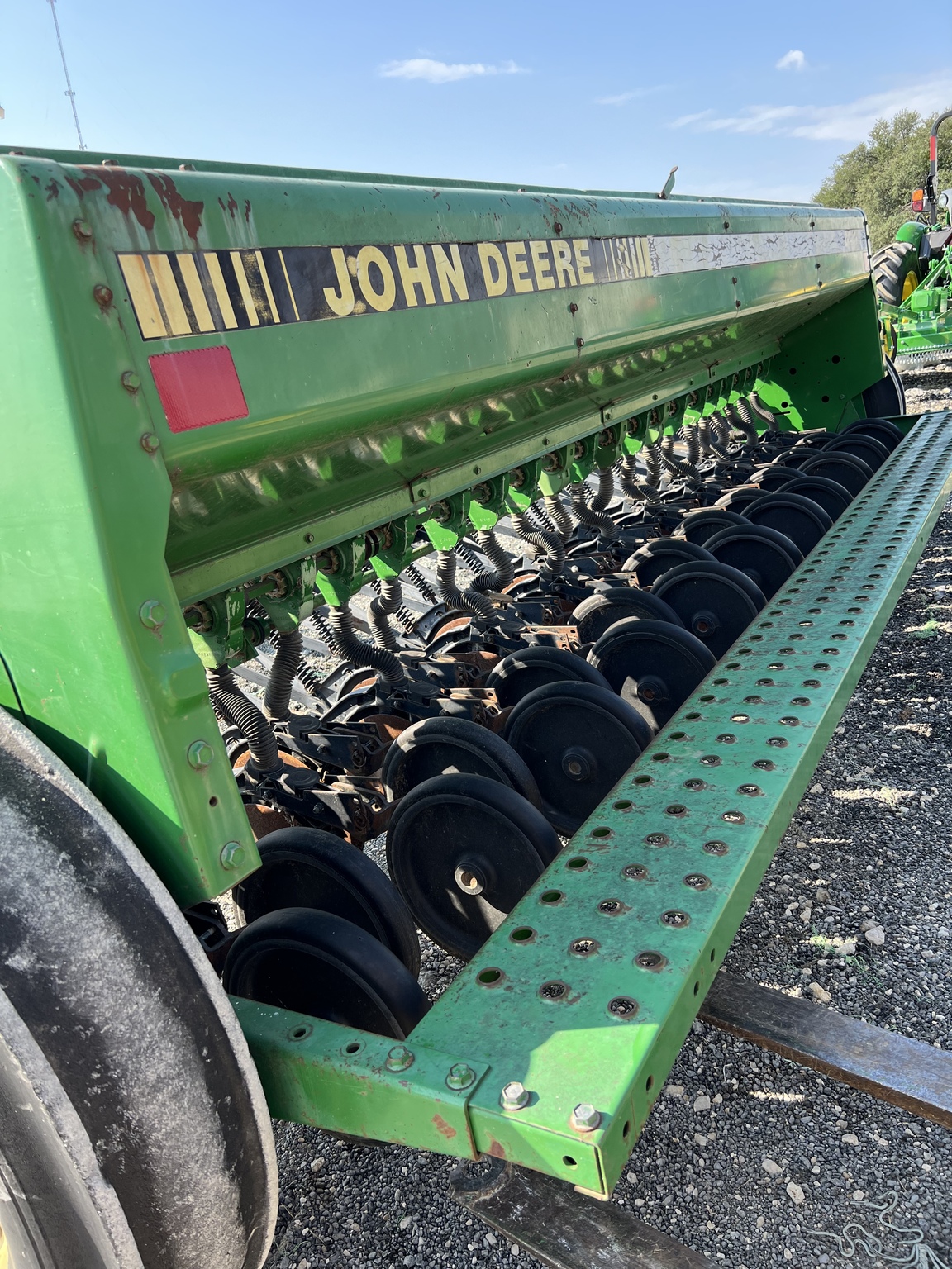 John Deere 450 Image 2