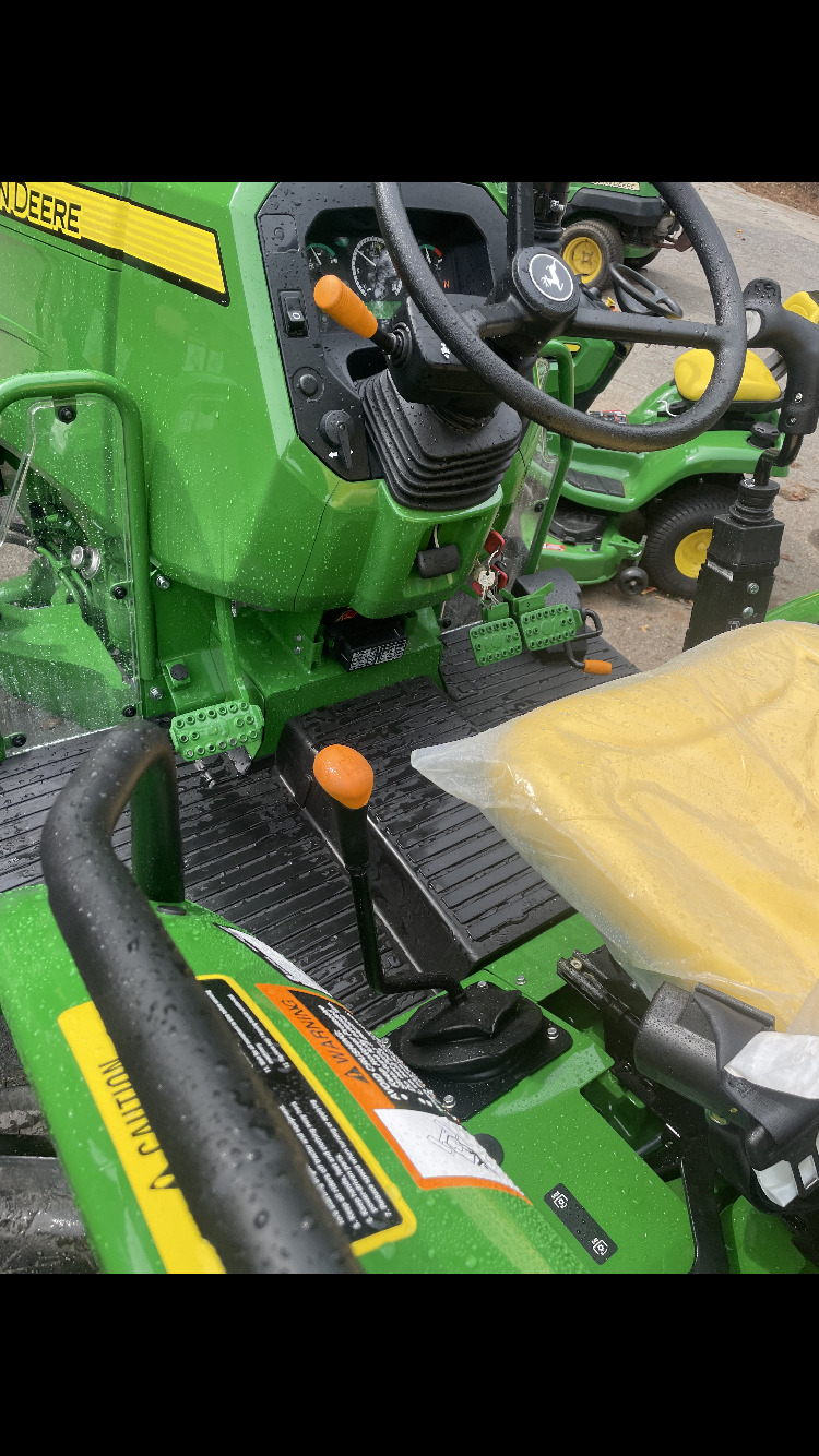 2023 John Deere 5067E Image 10