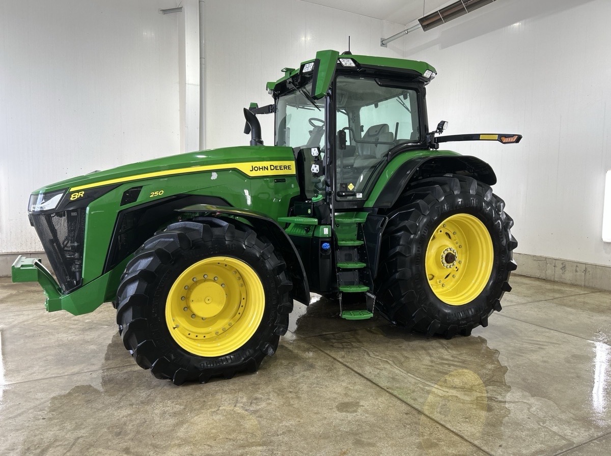 2021 John Deere 8R 250 Image 1