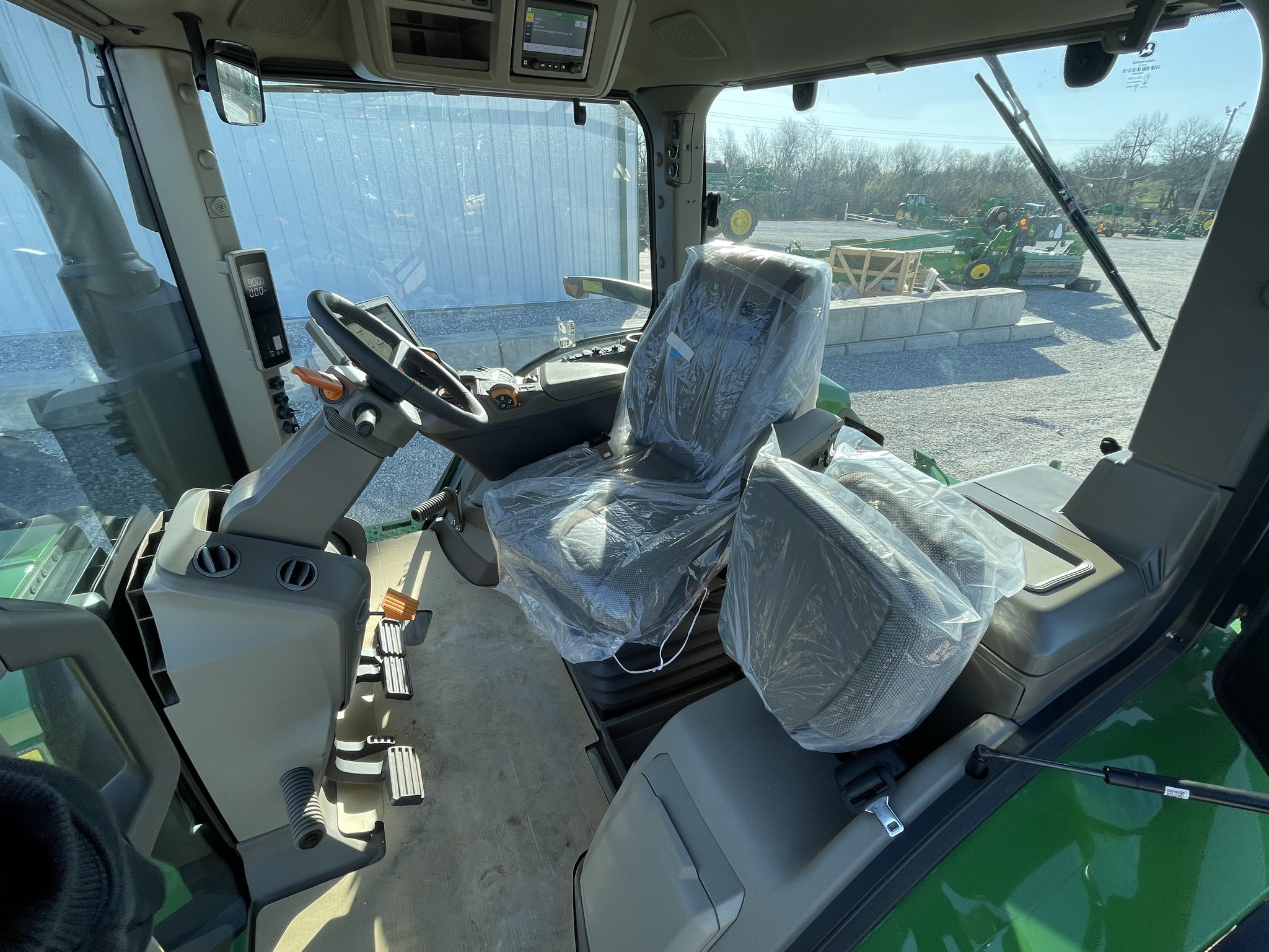  2023 John Deere 8R 370 at Heritage Tractor in Joplin, MO