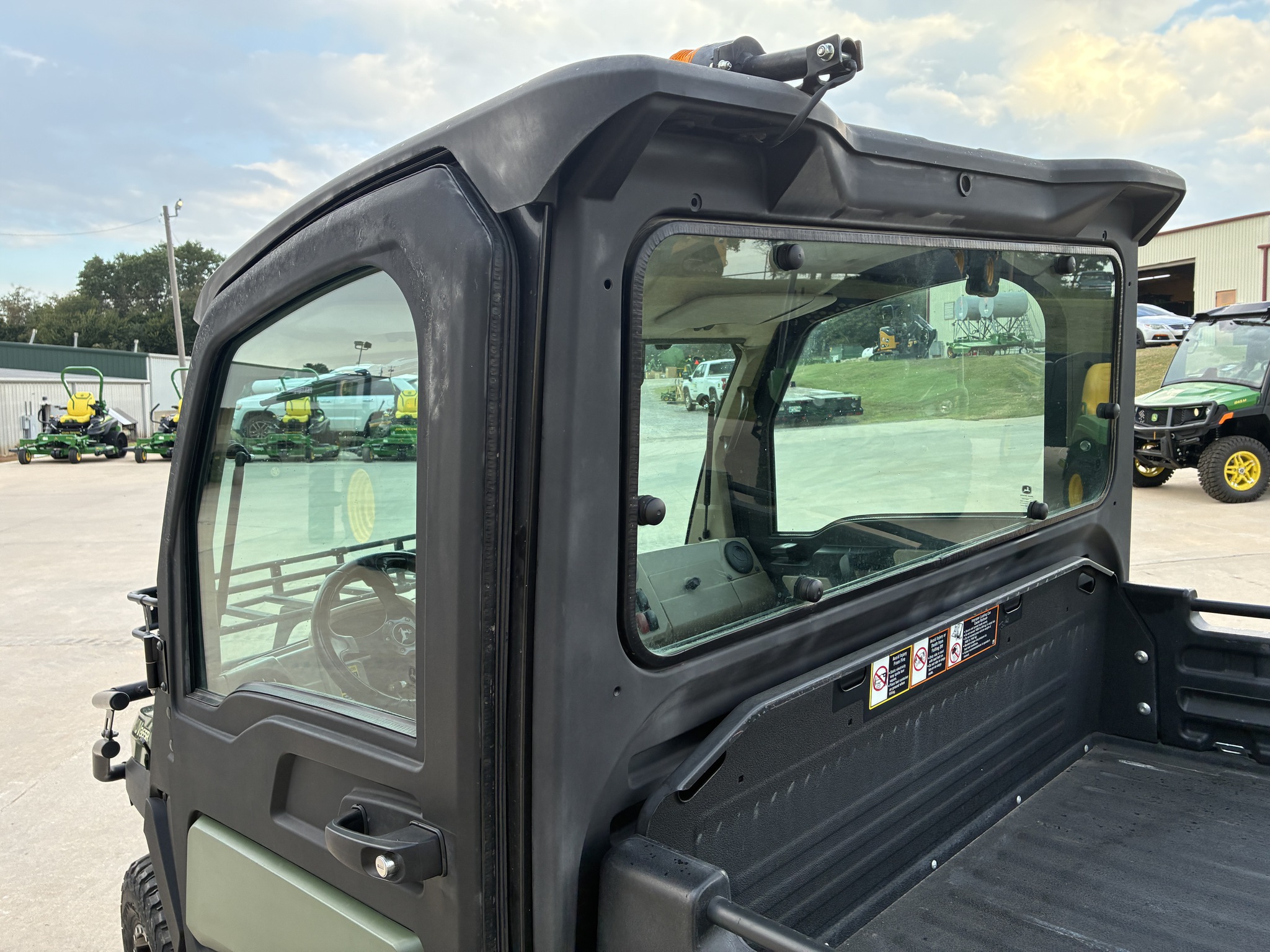 2019 John Deere XUV 865R Image 17