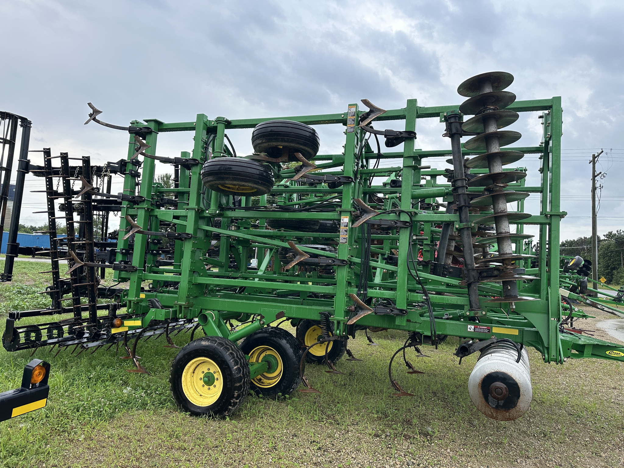 2009 John Deere 2310 Image 2