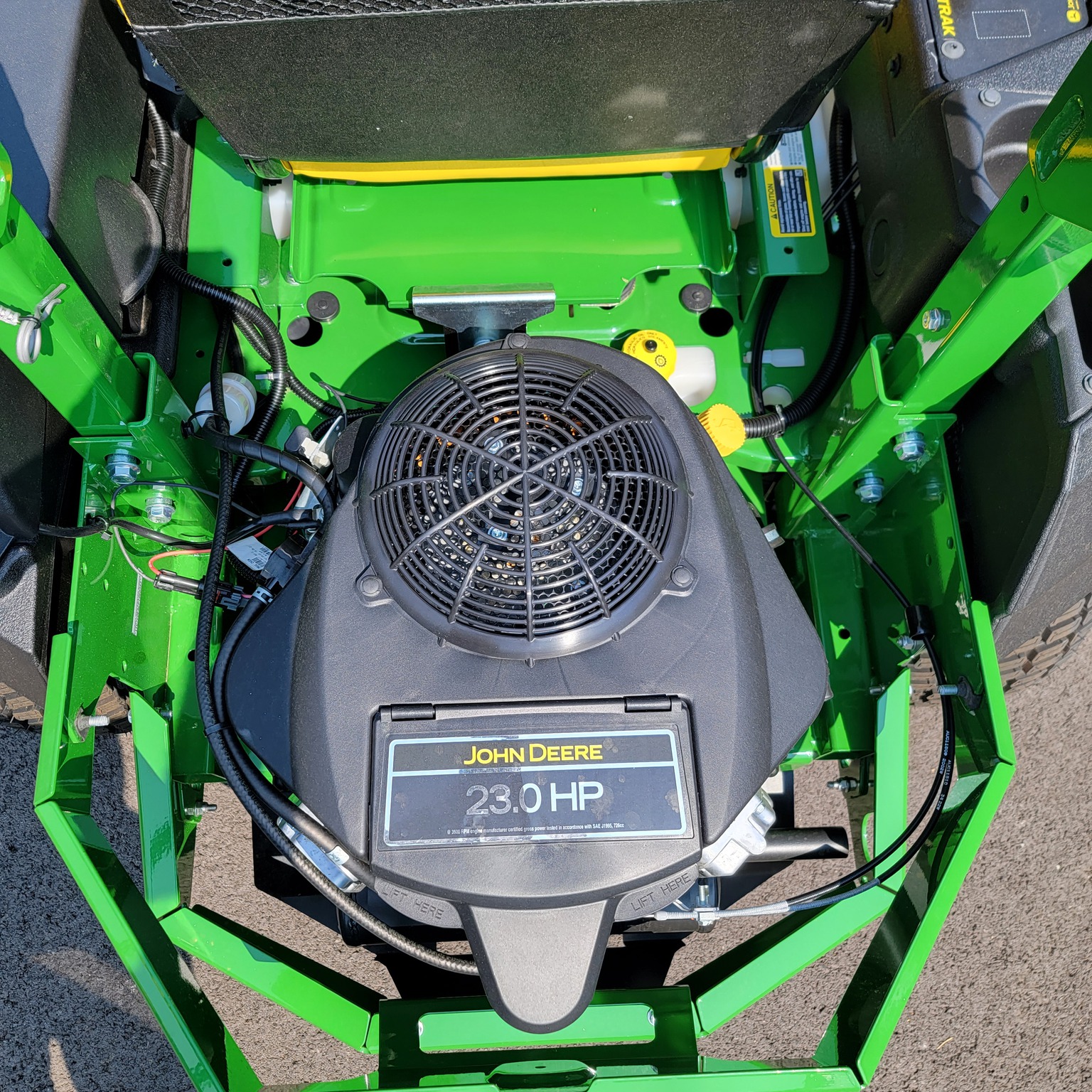2025 John Deere Z720E Image 6
