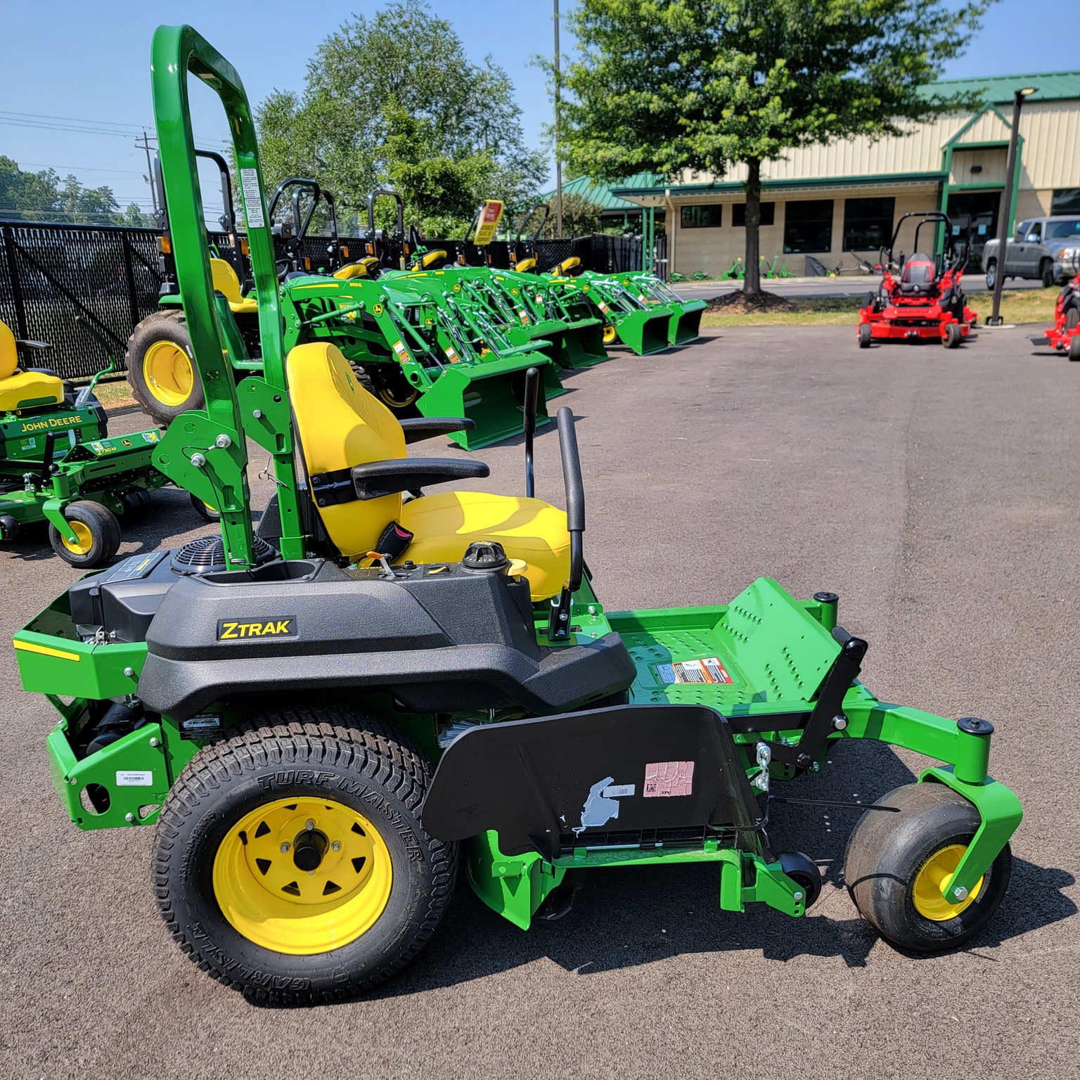 2025 John Deere Z720E Image 2