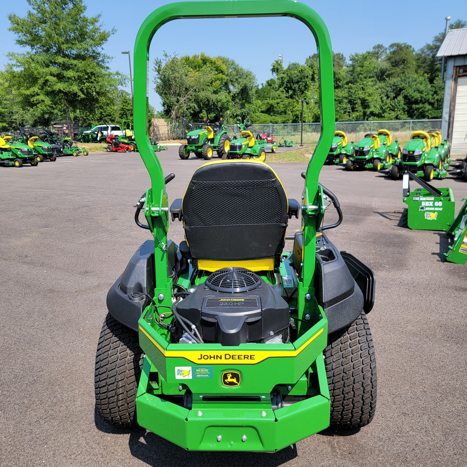 2025 John Deere Z720E Image 3