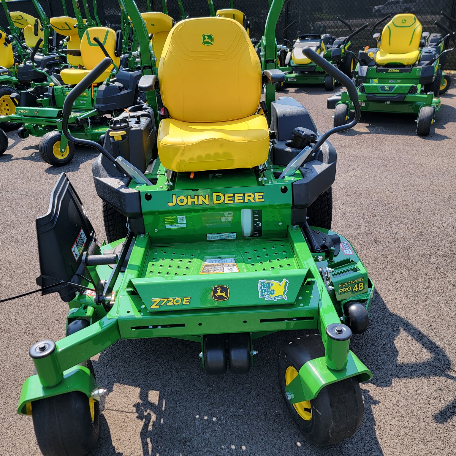 2025 John Deere Z720E Image 1