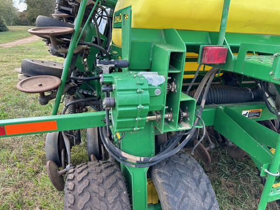 2005 John Deere 1890