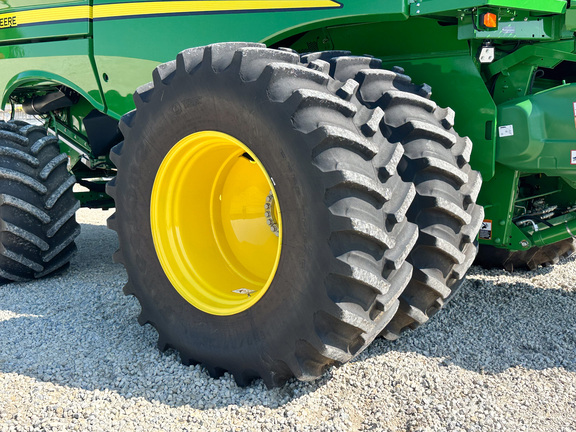 2023 John-Deere S780