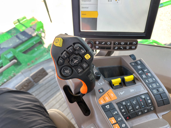 2023 John-Deere S780