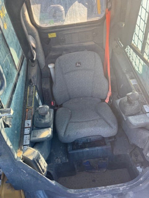 2023 John Deere 325G Image 6