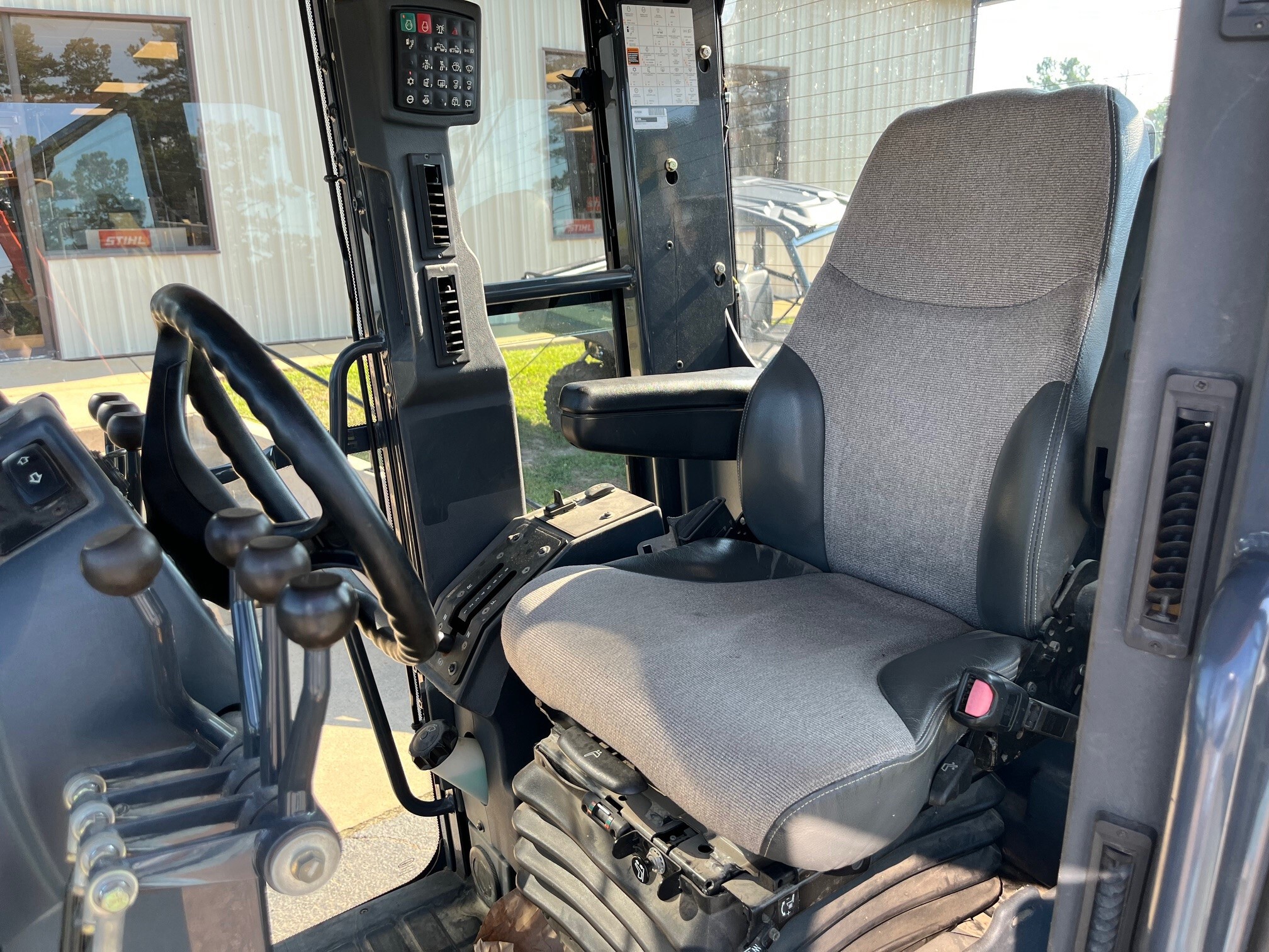 2014 John Deere 670G Image 9