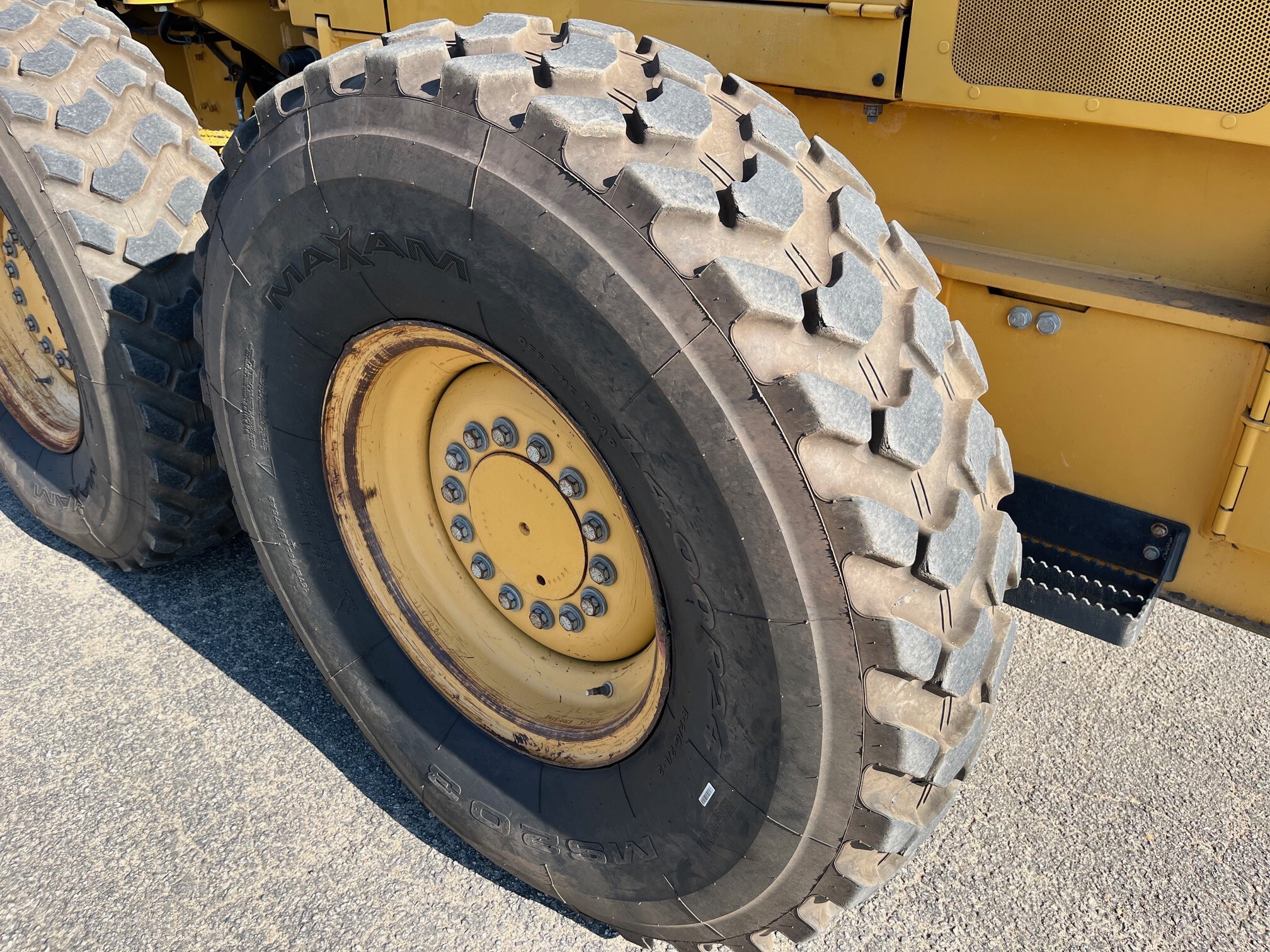 2014 John Deere 670G Image 8
