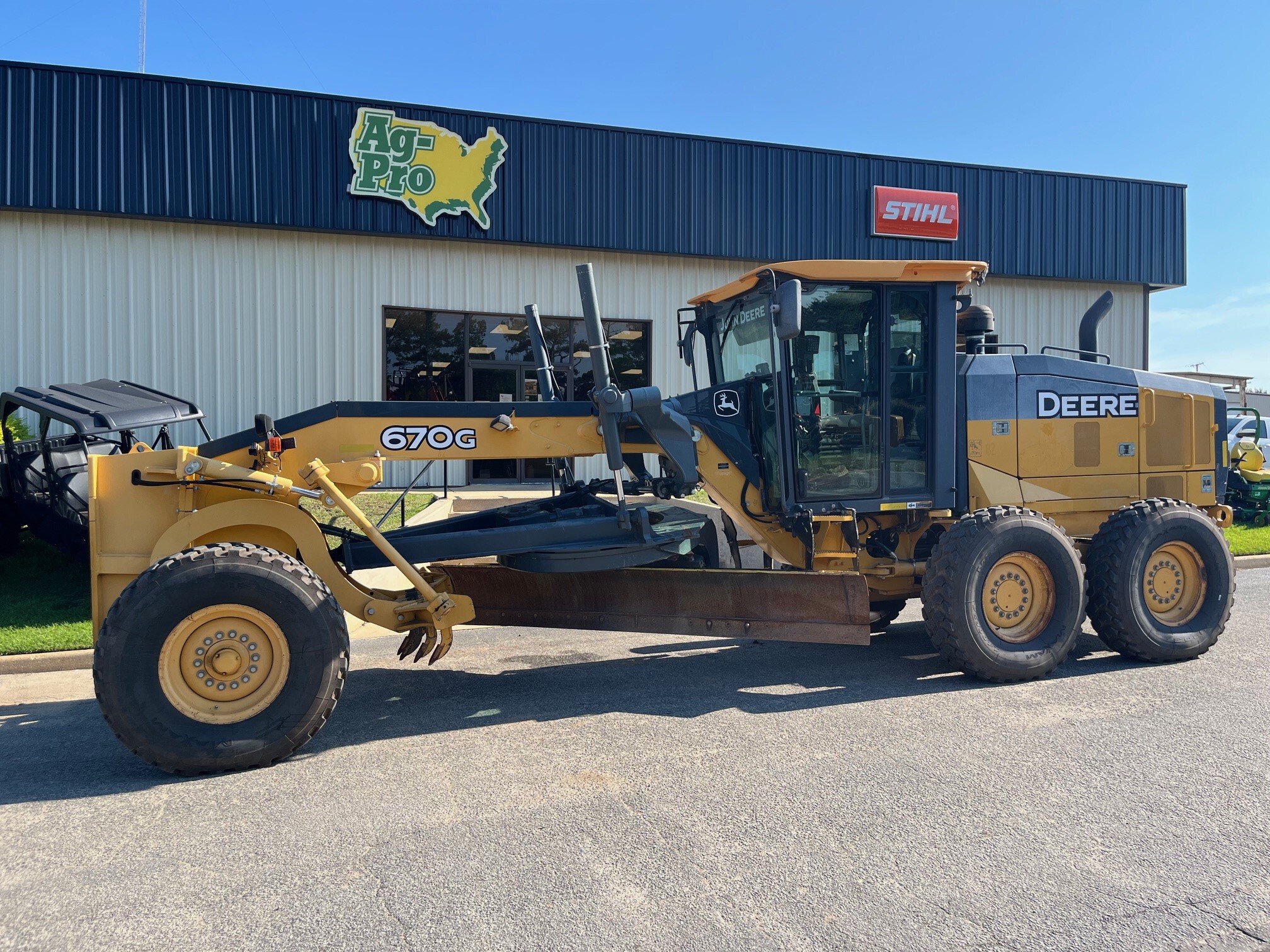 2014 John Deere 670G Image 1