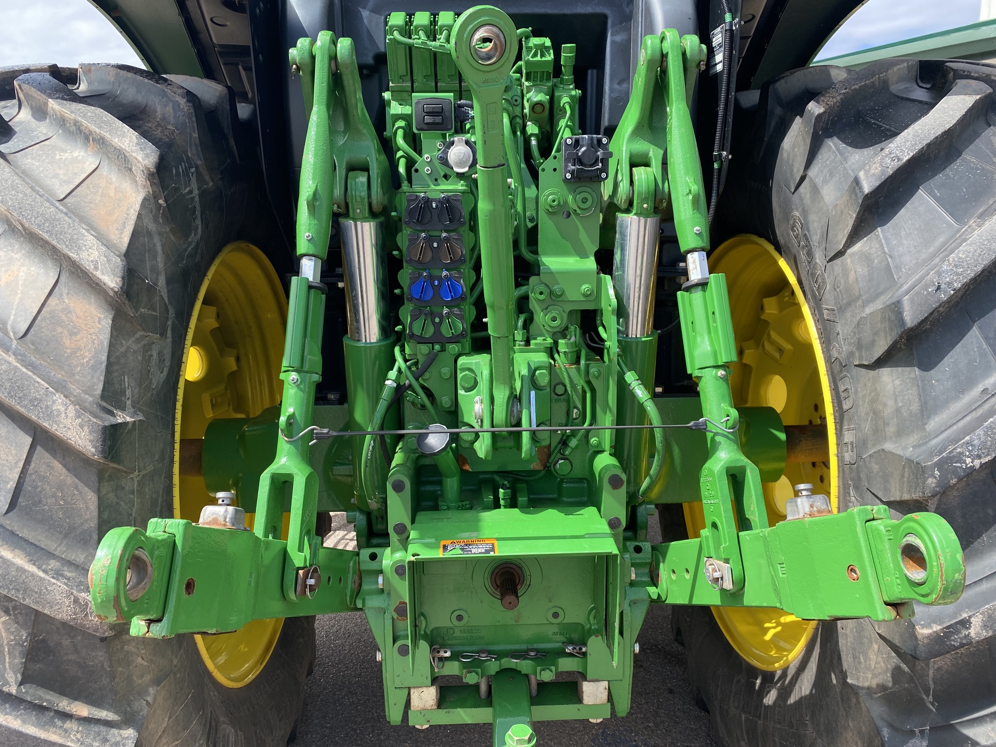 2023 John Deere 6R 175 Image 4