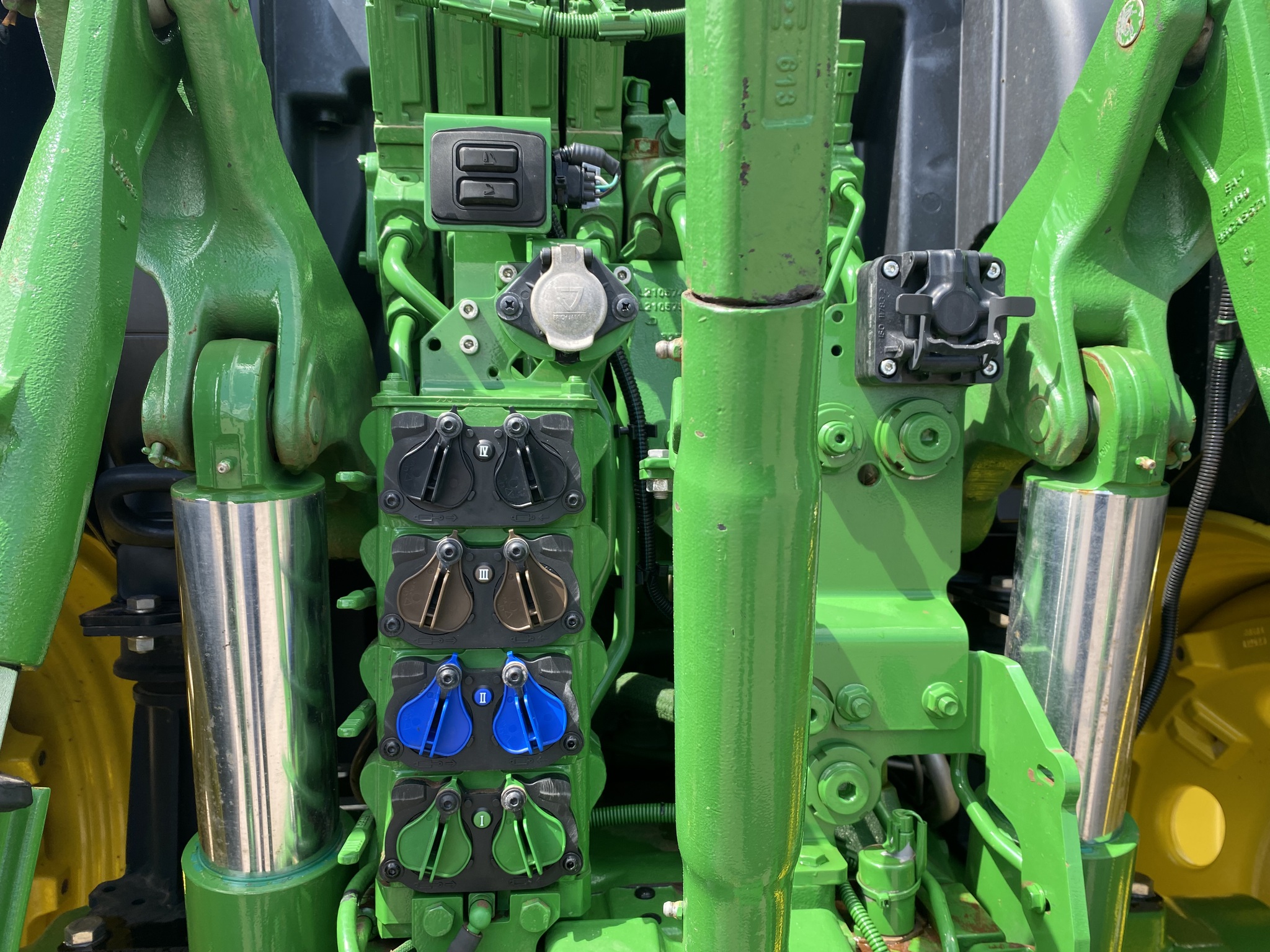 2023 John Deere 6R 175 Image 6