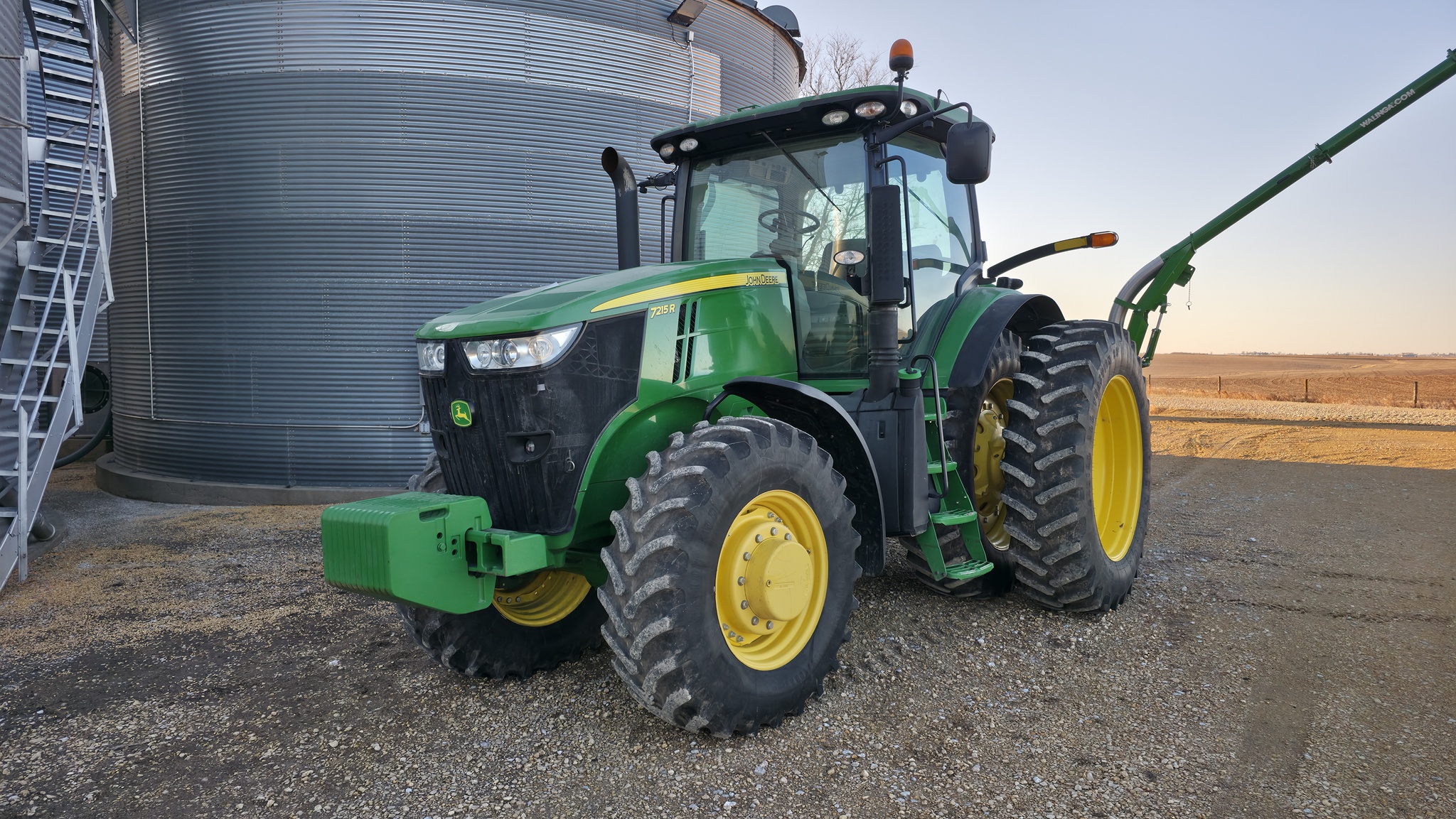 2011 John Deere 7215R Image 1