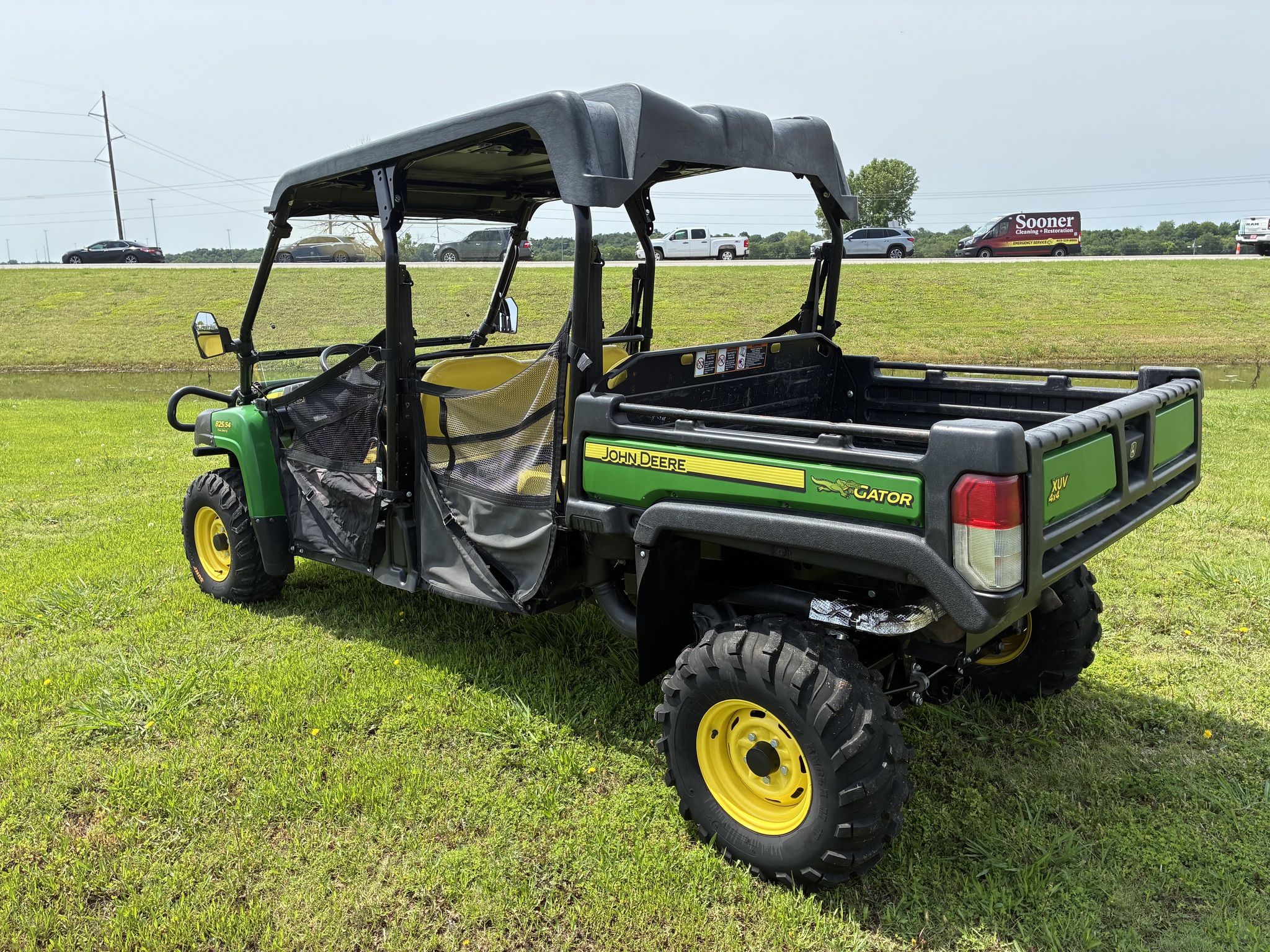 2015 John Deere XUV 825I S4 Image 4