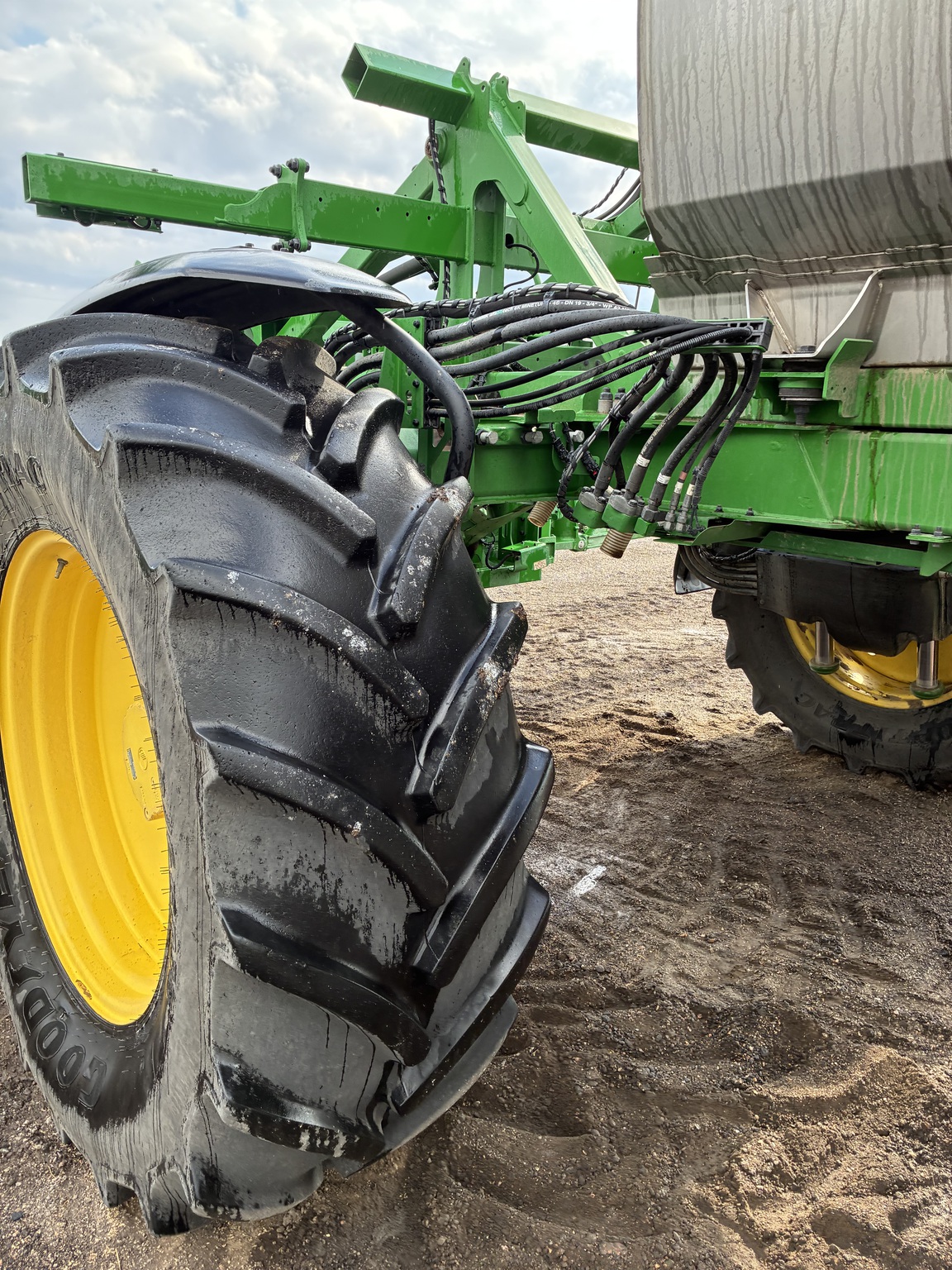 2022 John Deere 412R Image 6