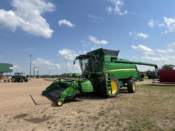 Photo of a 2021 John Deere T670