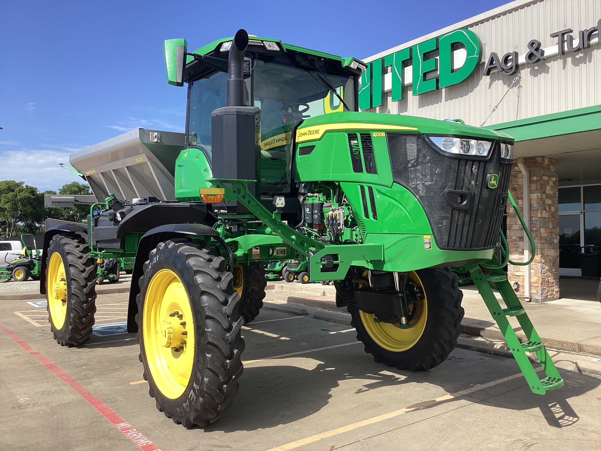 2024 John Deere 400R Image 8