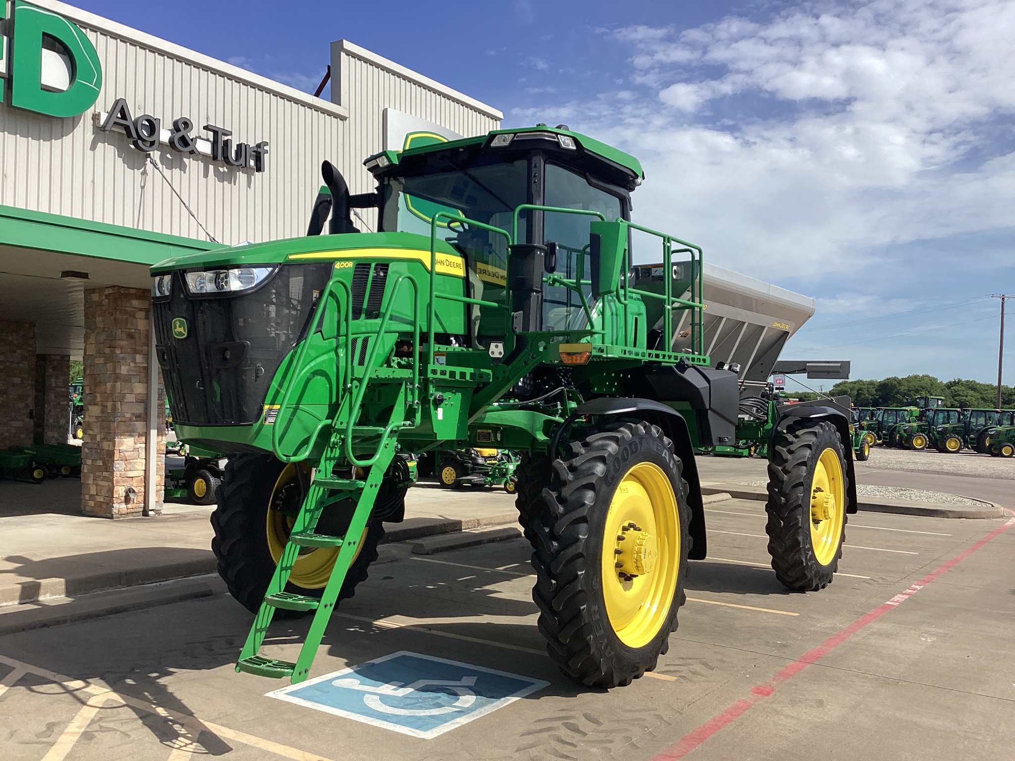 2024 John Deere 400R Image 3