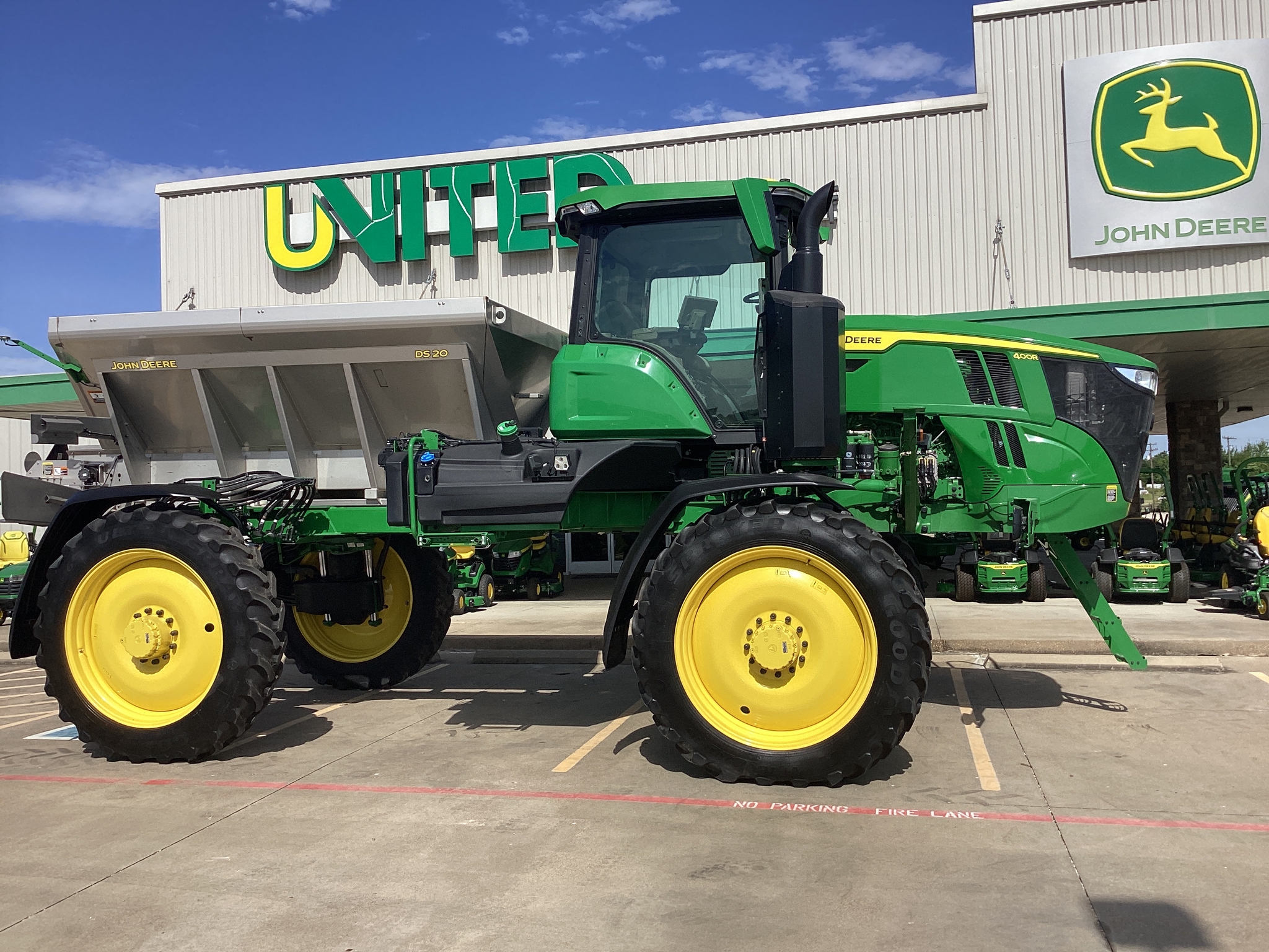 2024 John Deere 400R Image 6