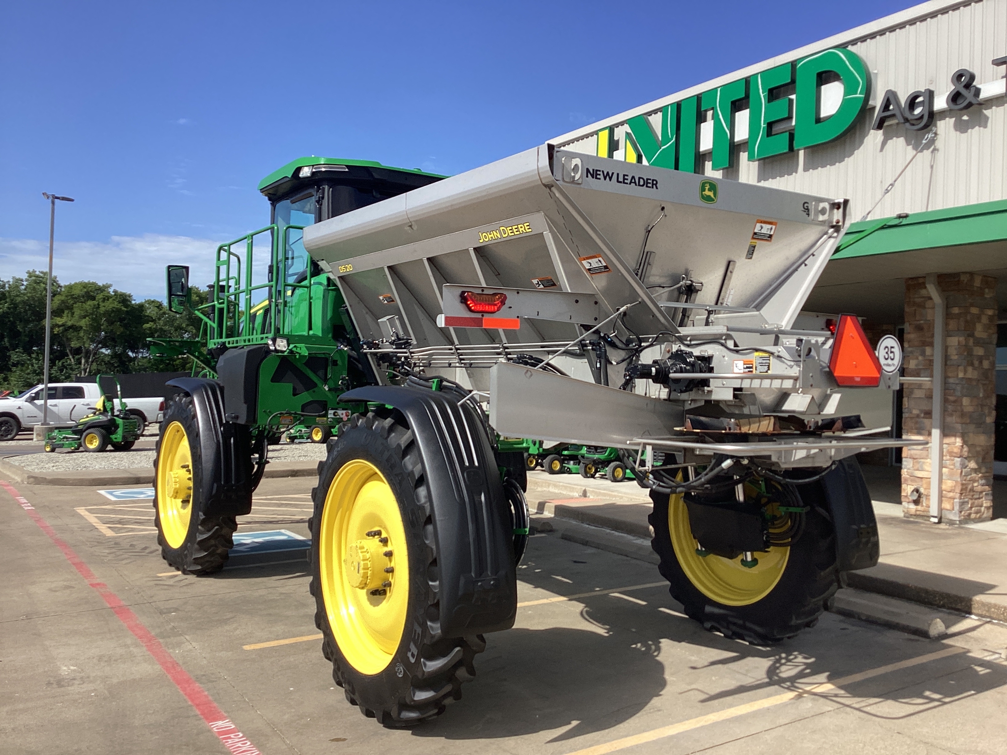 2024 John Deere 400R Image 5