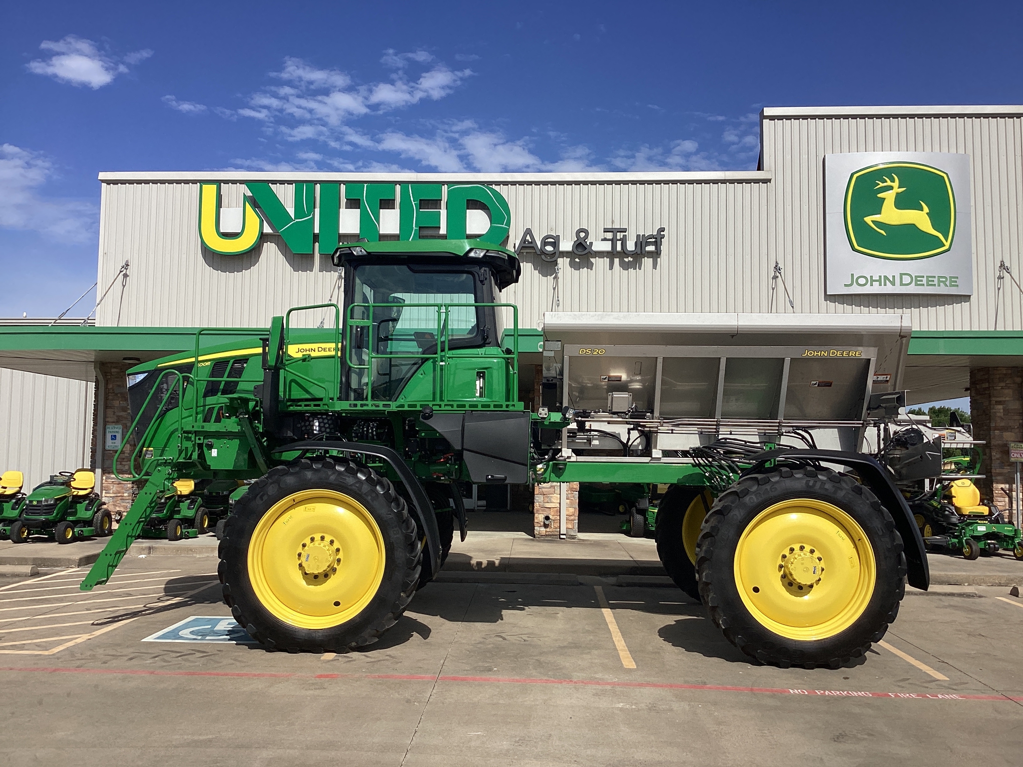 2024 John Deere 400R Image 1