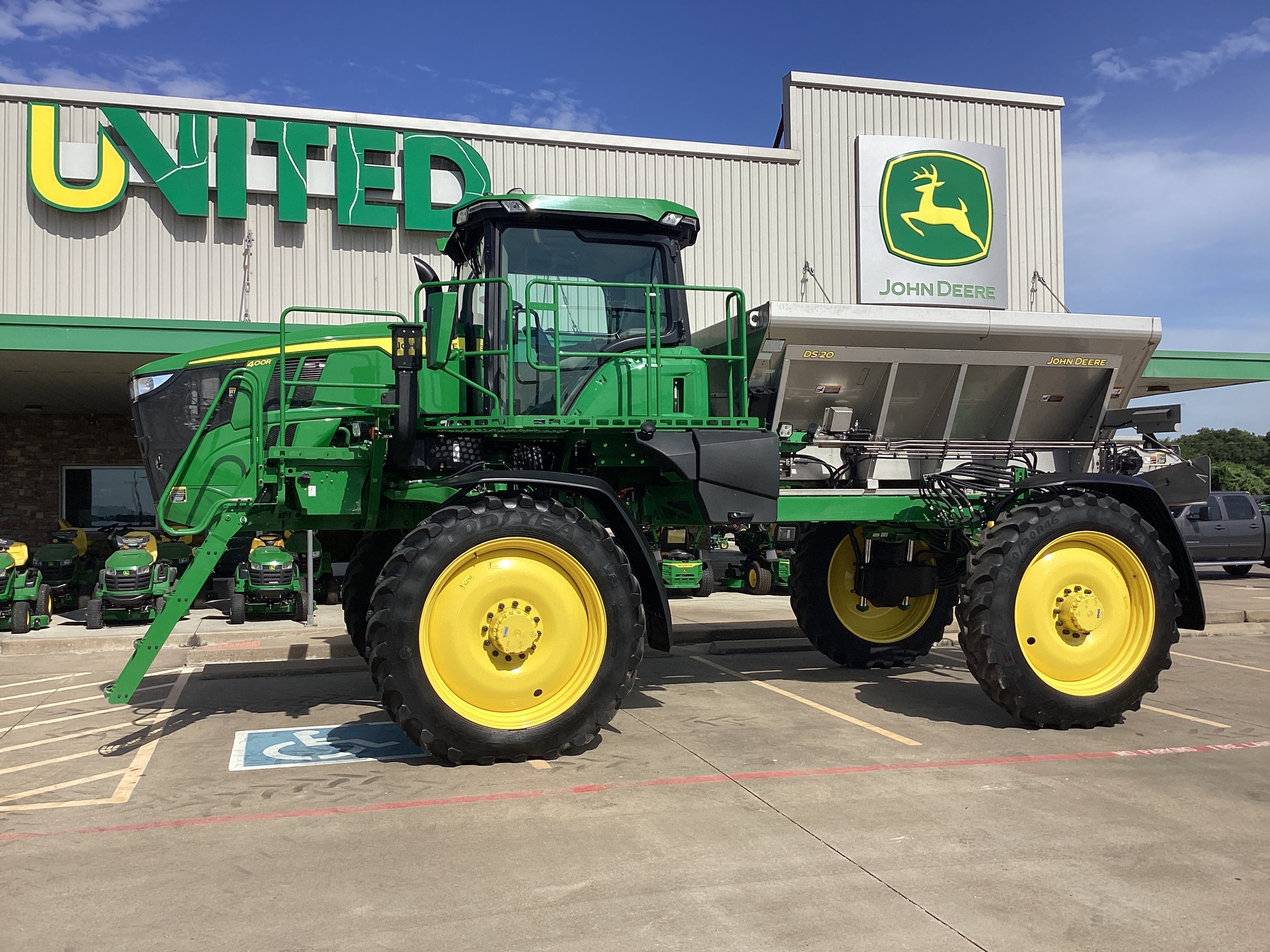 2024 John Deere 400R Image 2