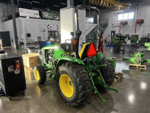 2025 John Deere 3046R - Photo4