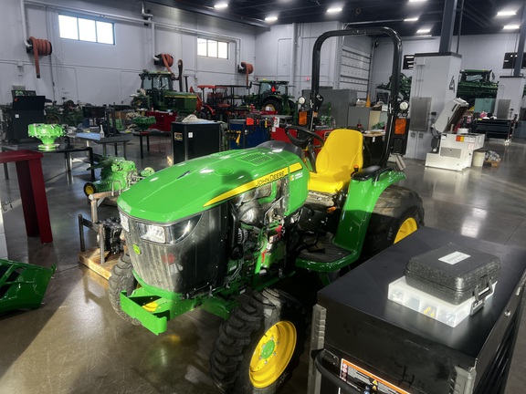 2025 John Deere 3046R - Photo6
