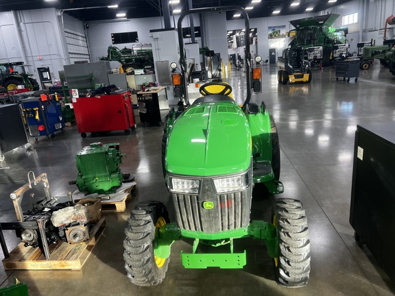 2025 John Deere 3046R - Photo7