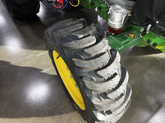 2025 John Deere 3046R - Photo10