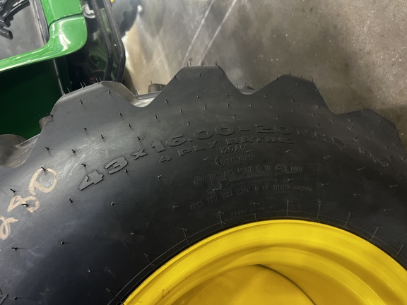 2025 John Deere 3046R - Photo11