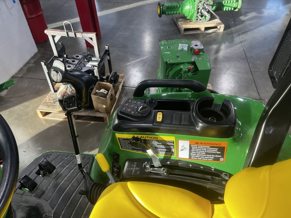 2025 John Deere 3046R - Photo21