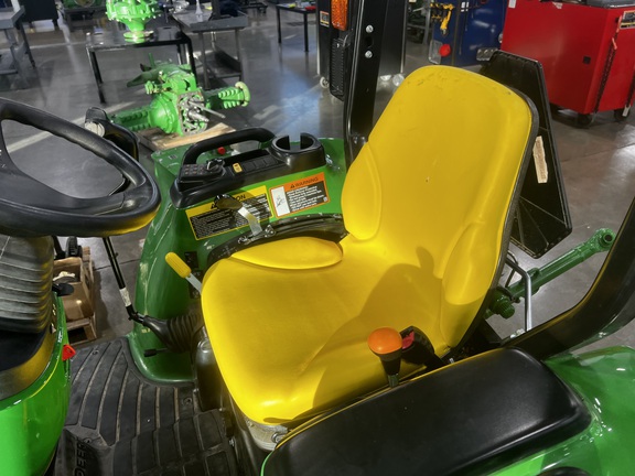 2025 John Deere 3046R - Photo20