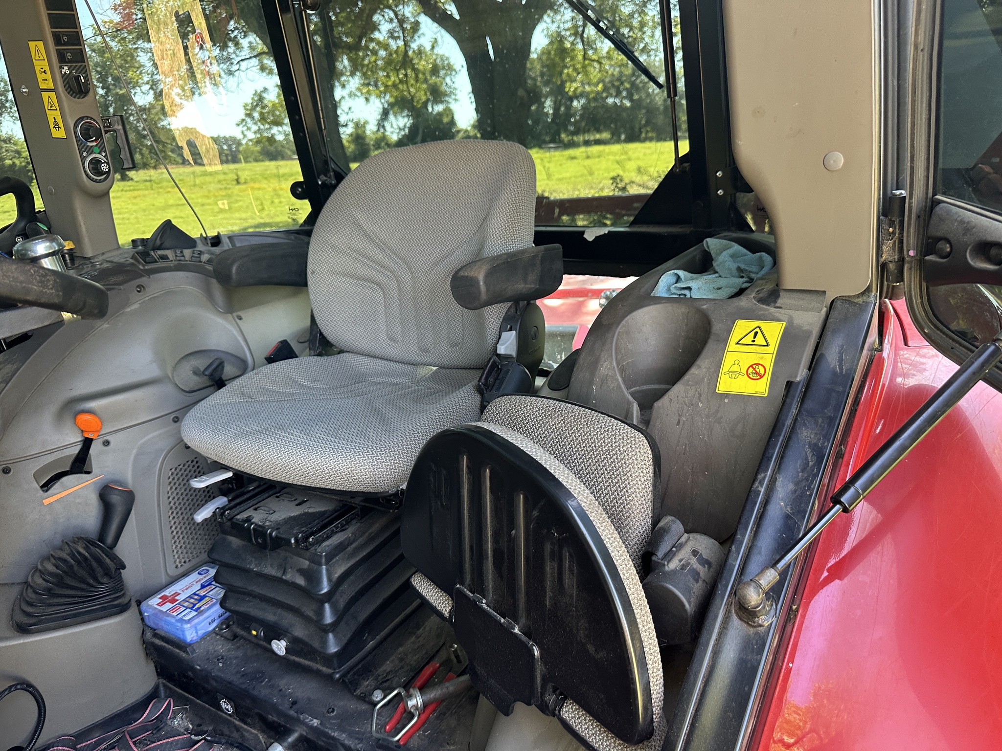 2022 Case IH Farmall 120C Image 10