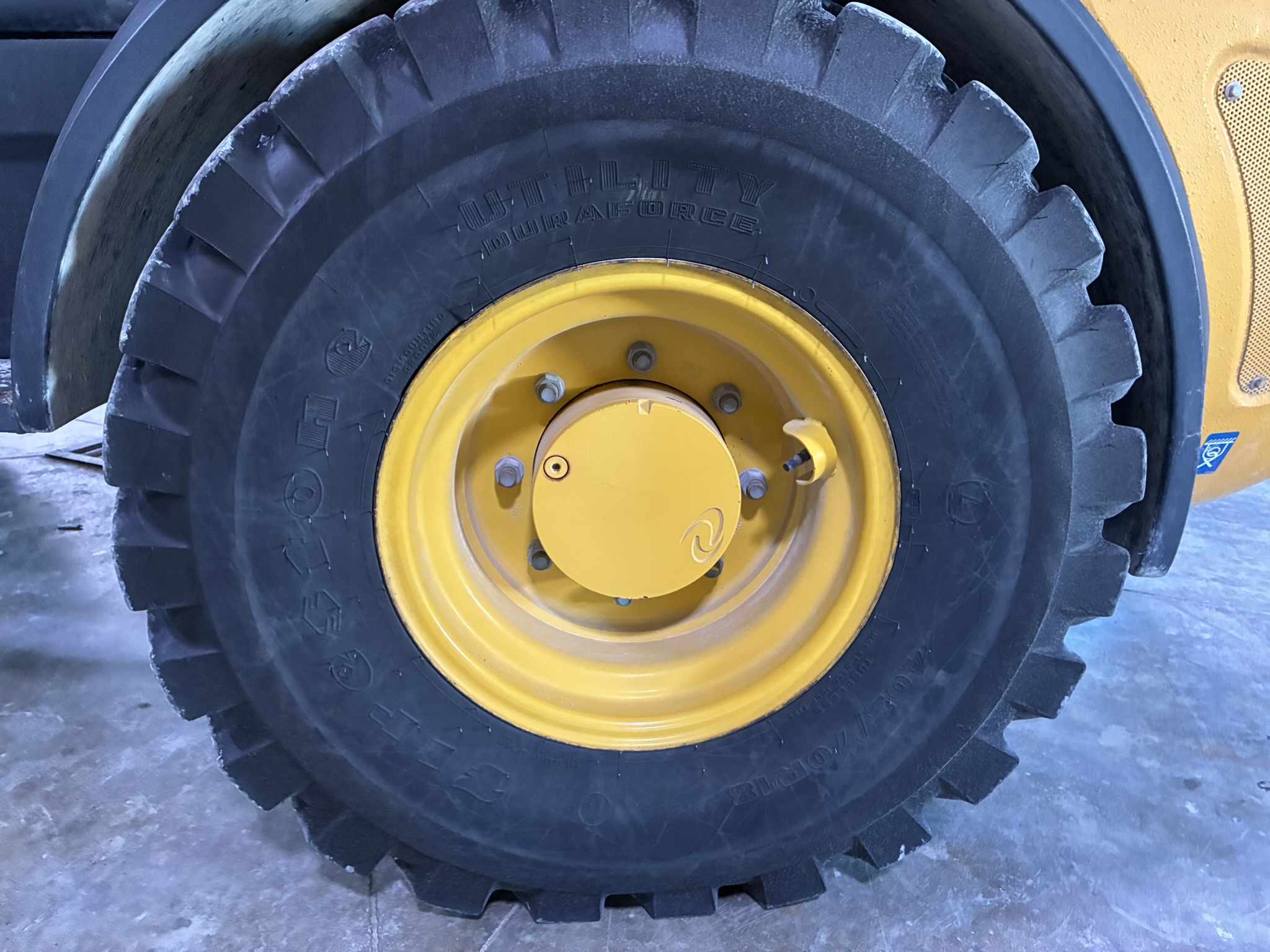2019 John Deere 304L Image 9