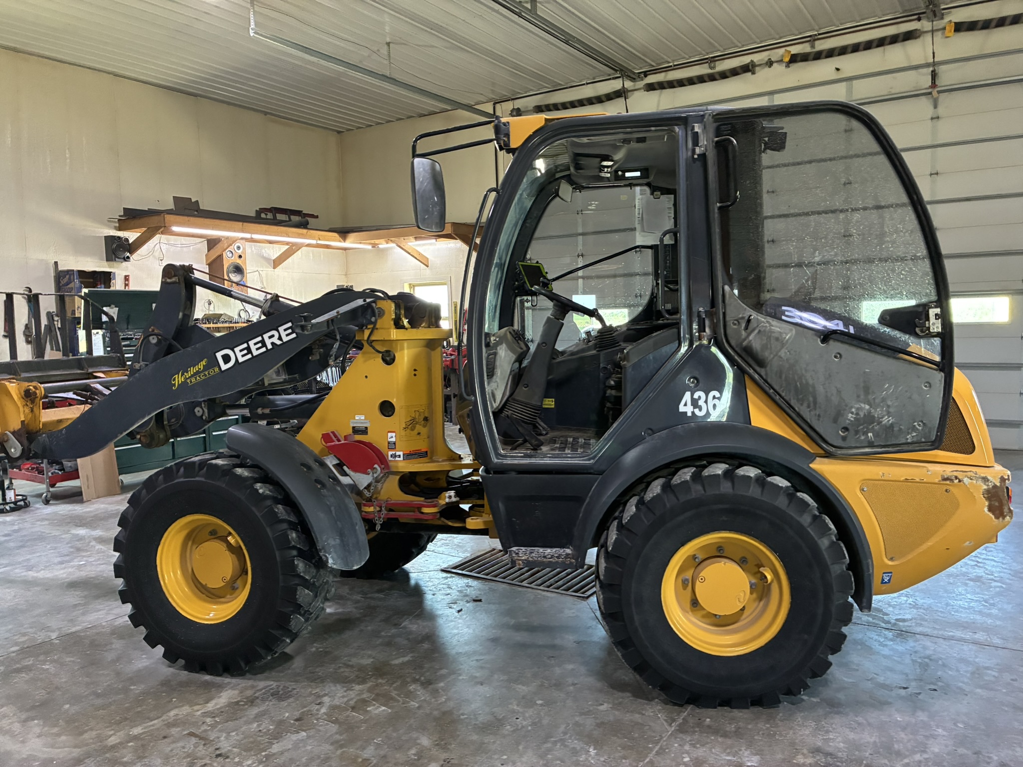 2019 John Deere 304L Image 18