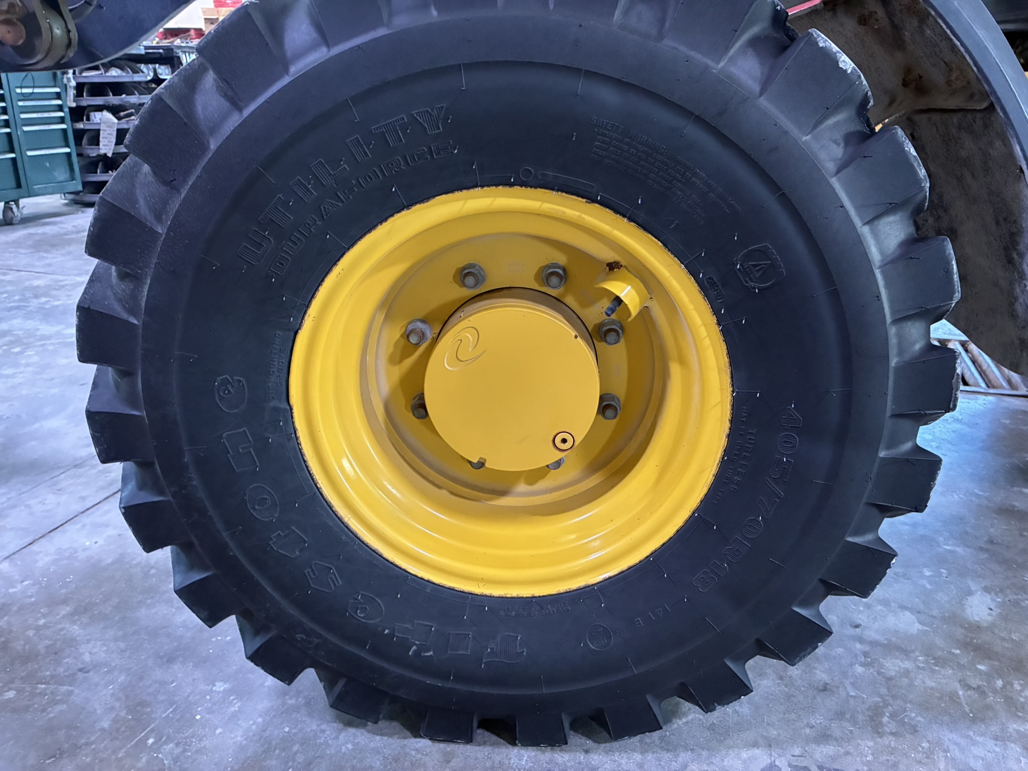2019 John Deere 304L Image 8