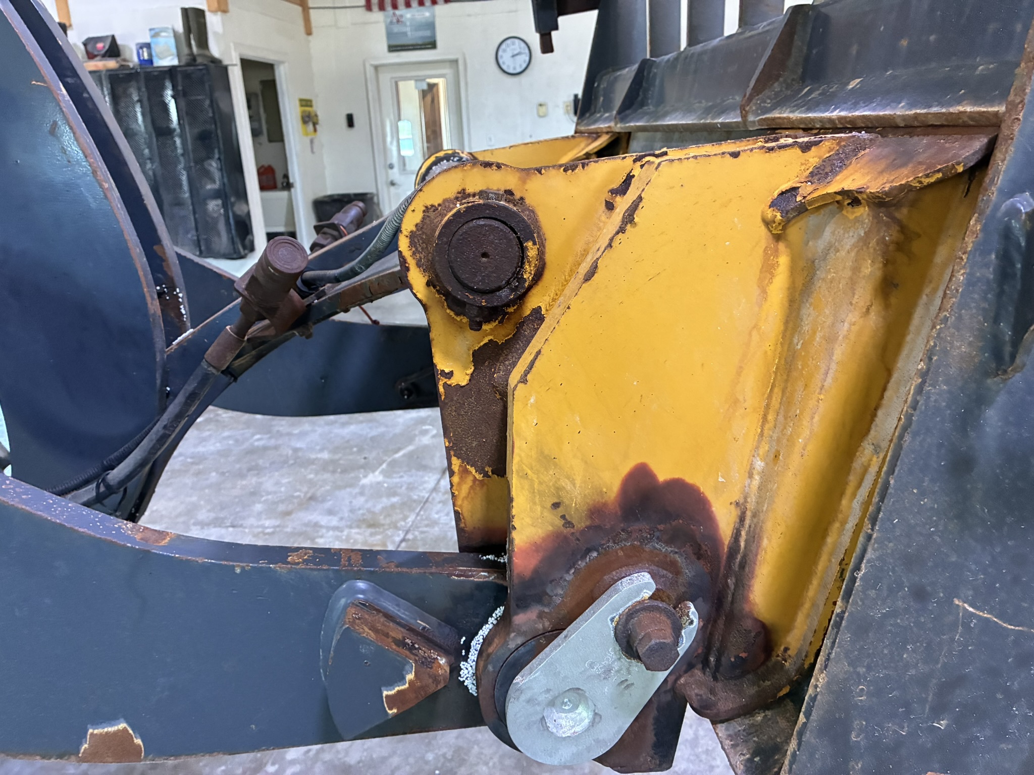 2019 John Deere 304L Image 12