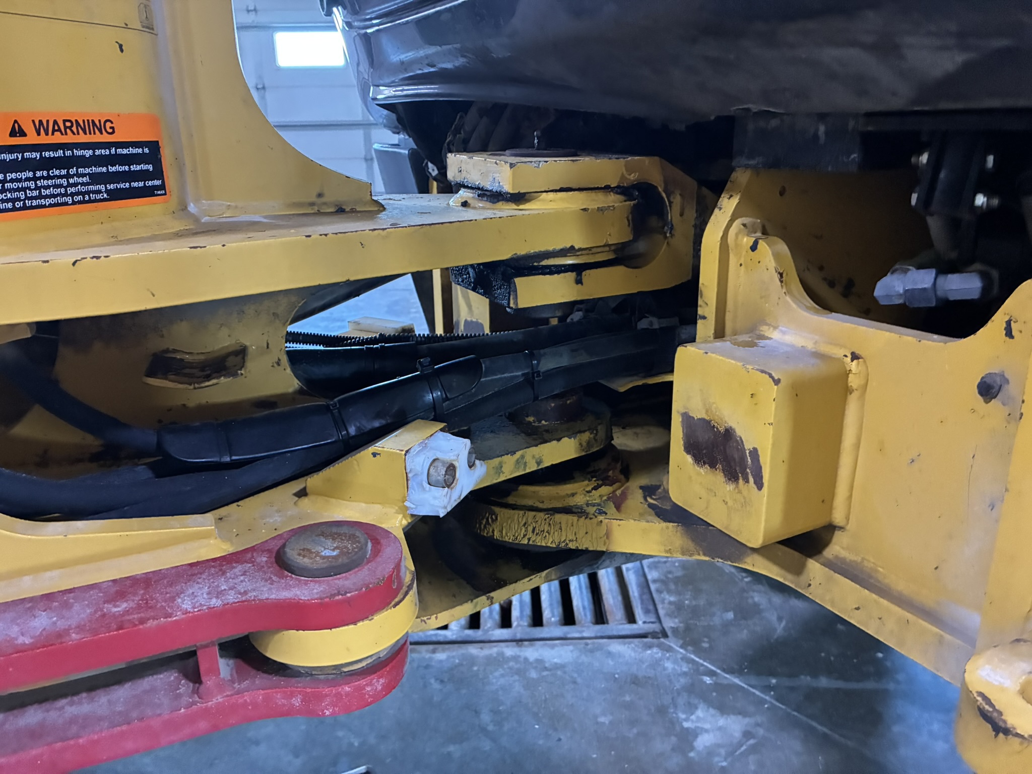 2019 John Deere 304L Image 16
