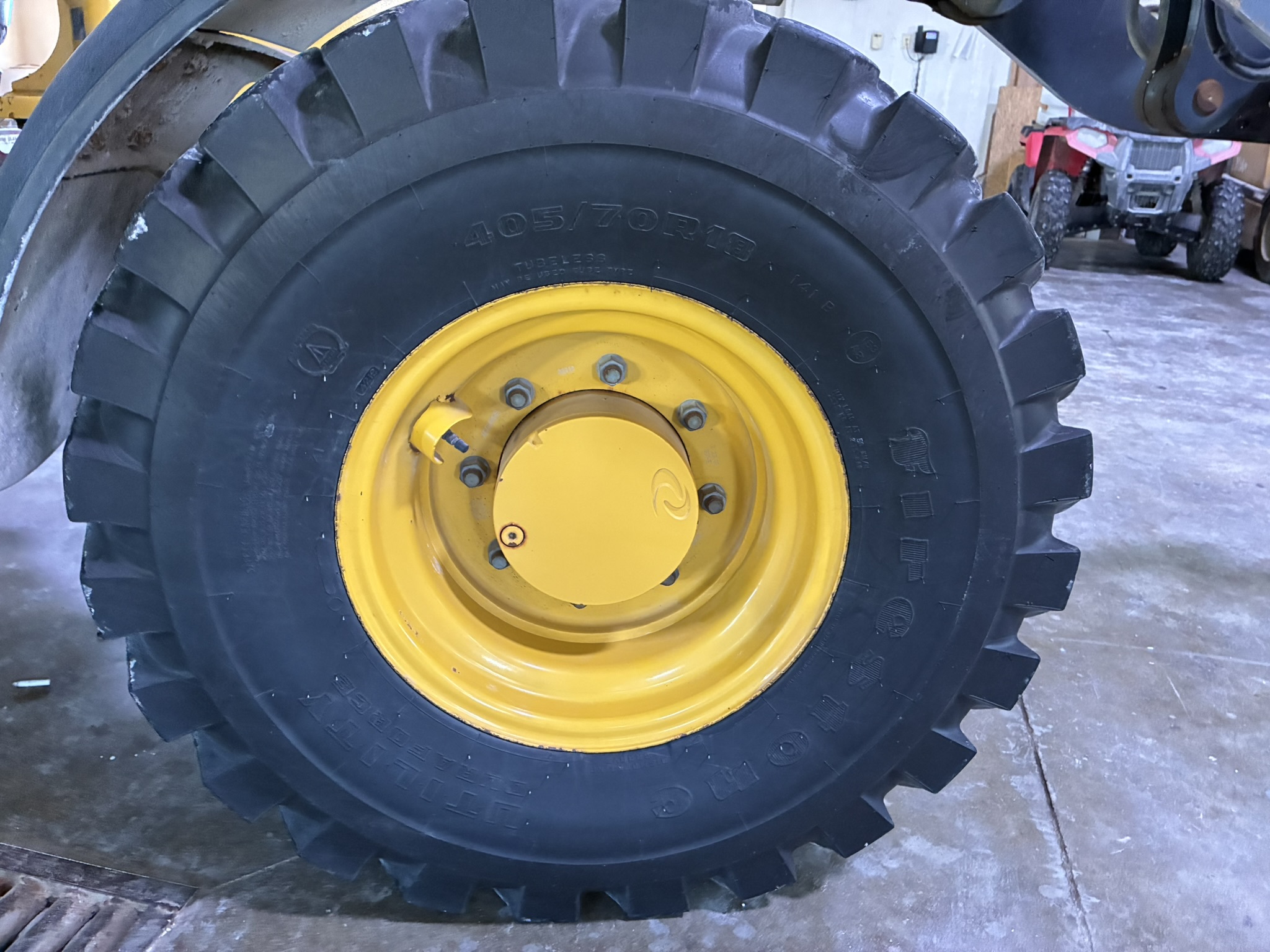 2019 John Deere 304L Image 10