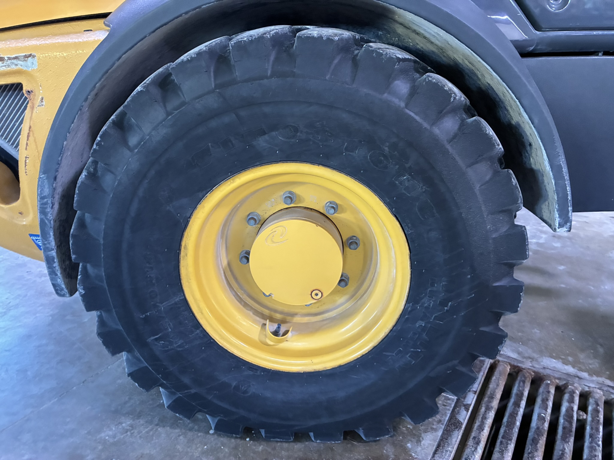 2019 John Deere 304L Image 19