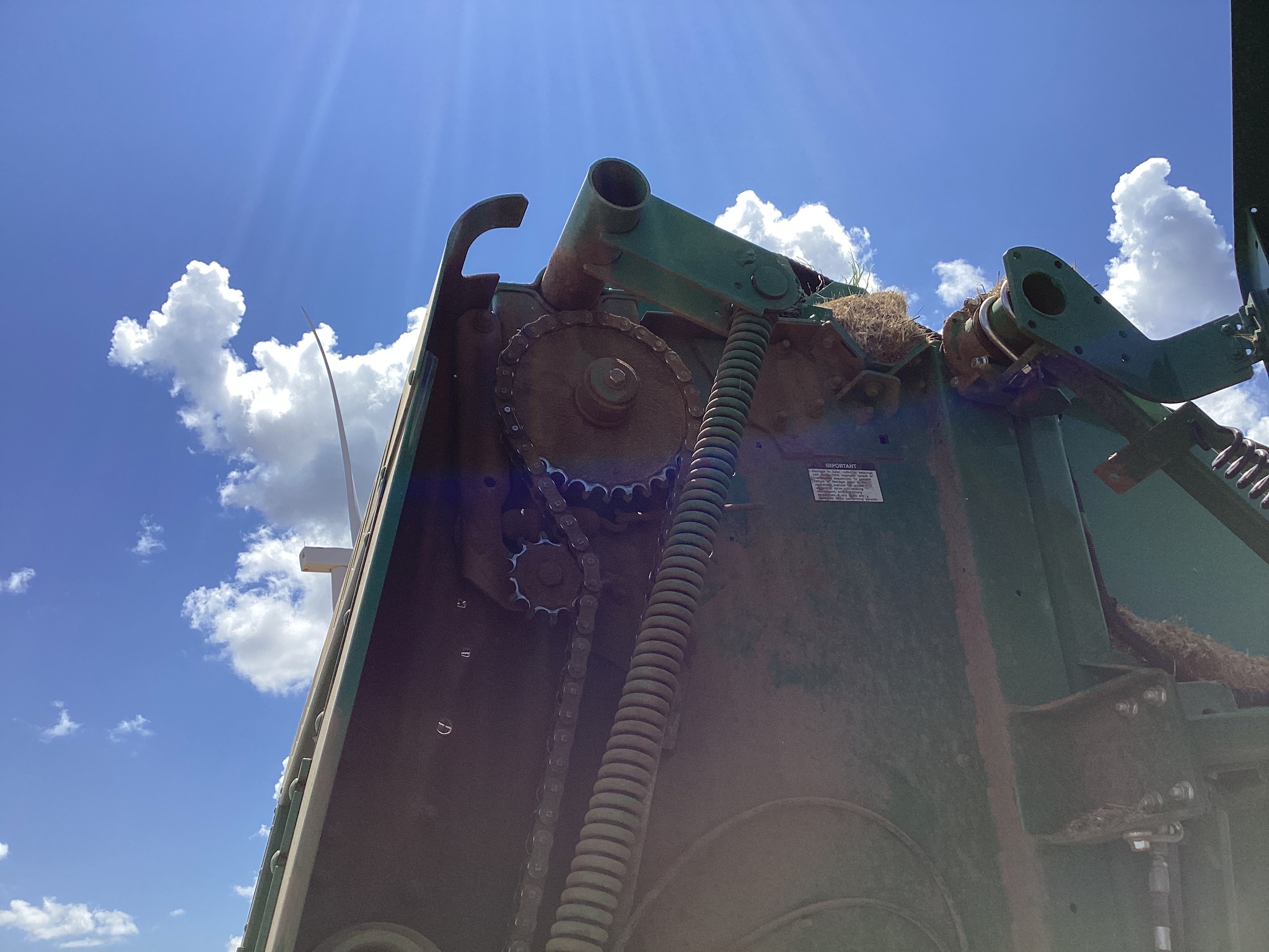 2023 John Deere 560M Image 9