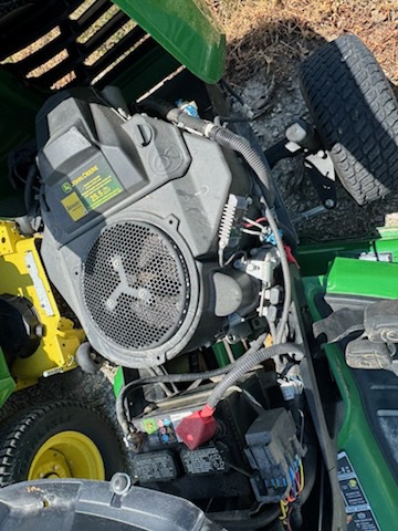 2023 John Deere X590 Image 7